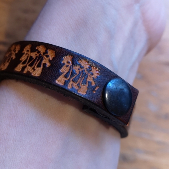 Leather bracelet - Picture 2 of 4